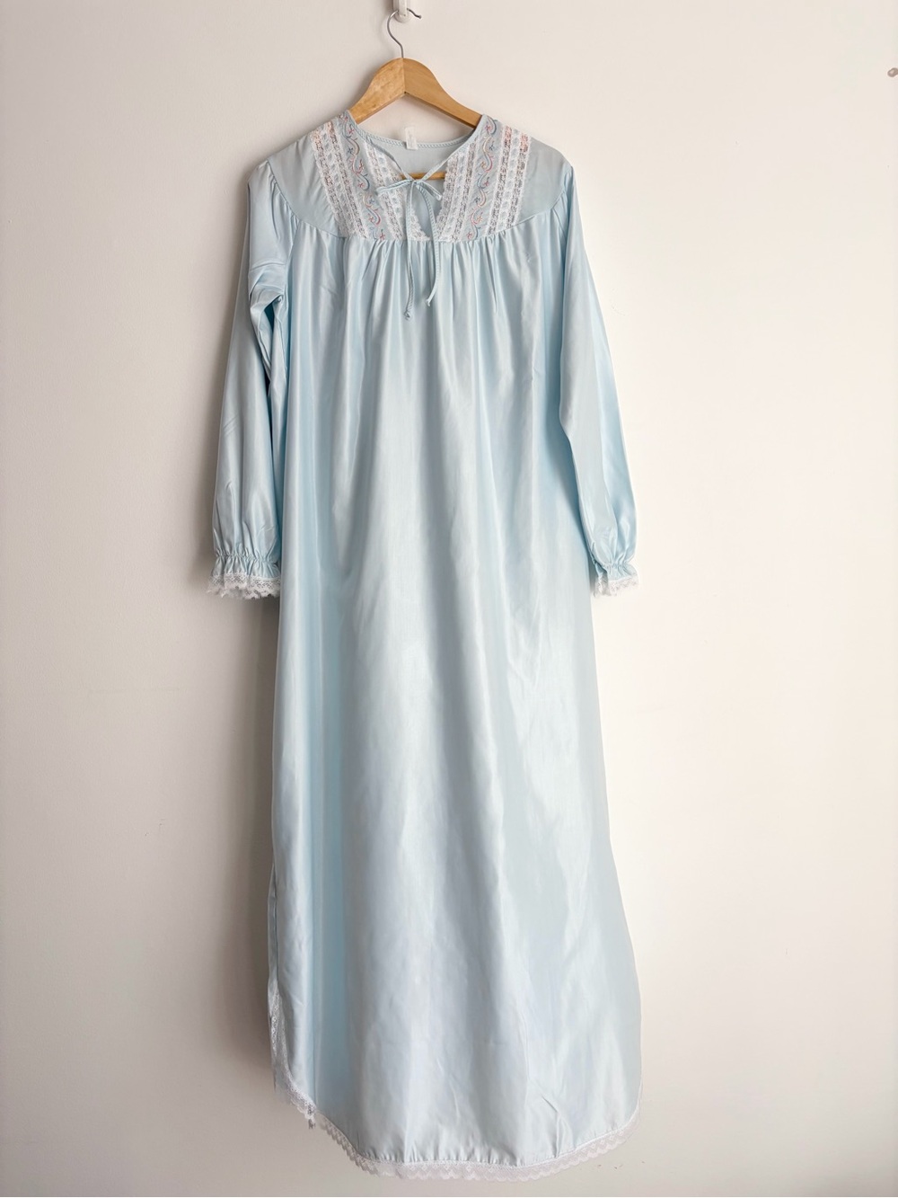 Vintage 1970s Van Raalte Baby Blue Lace Nightgown NWOT L
